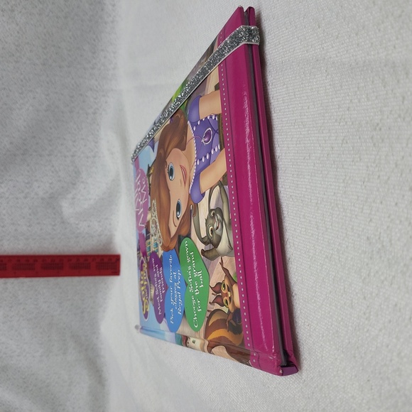 3/$10 / Disney Junior, Sophia all about ME book - Picture 8 of 14